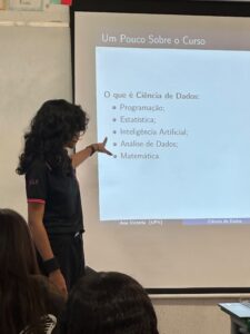 Estudantes conhecendo o Curso de Ciência de Dados da UFV