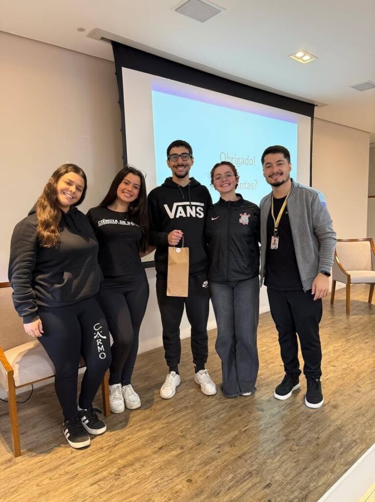 Estudantes do curso de Ciência de Dados da UFV durante a Feira de Profissões 2026 do Colégio Carmo