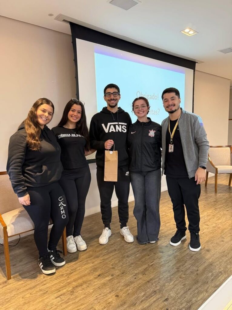 Apresentação do curso de Ciência de Dados da UFV na Feira de Profissões do Colégio Carmo
